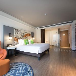Zimmer mit Kingsize-Bett